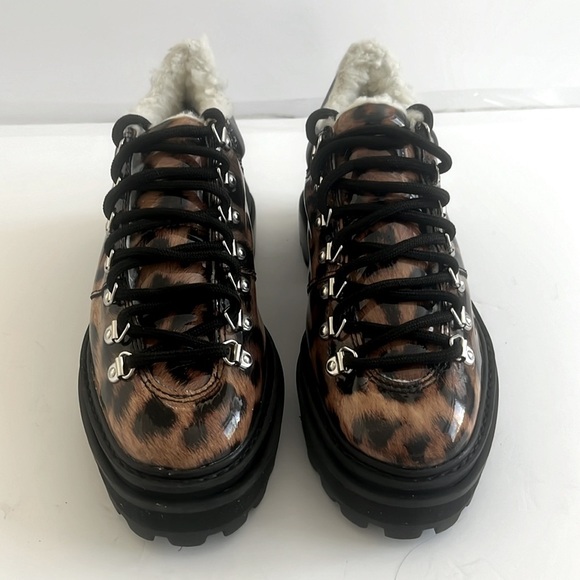 SCHUTZ Lucille Vernizes Lug Sole Sherling Lined Lace Up Booties Size 6.5 NWT - Picture 3 of 5